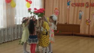Танец цветов (средняя группа)